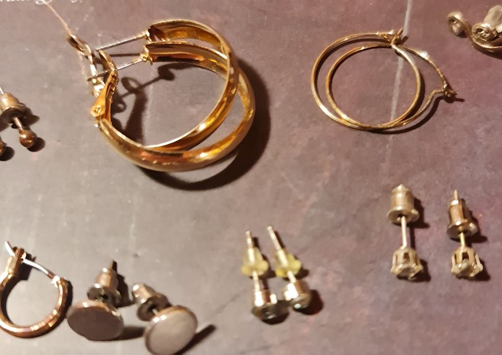 Lot 11 perechi de cercei