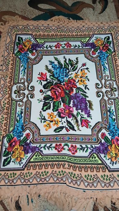 Față de masă tradițională țesută