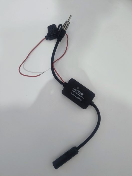 Amplificator semnal radio auto