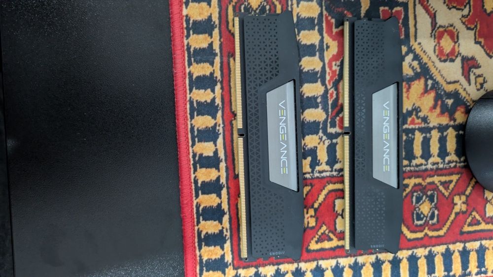 Vand memorie ram 32gb ram ddr5 5200mhz URGENT!!