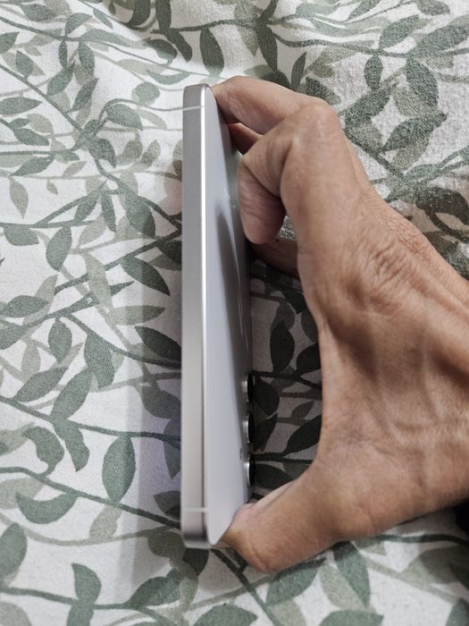 Samsung s24 simplu la schimb cu un Ipone 14 sau 14 pro