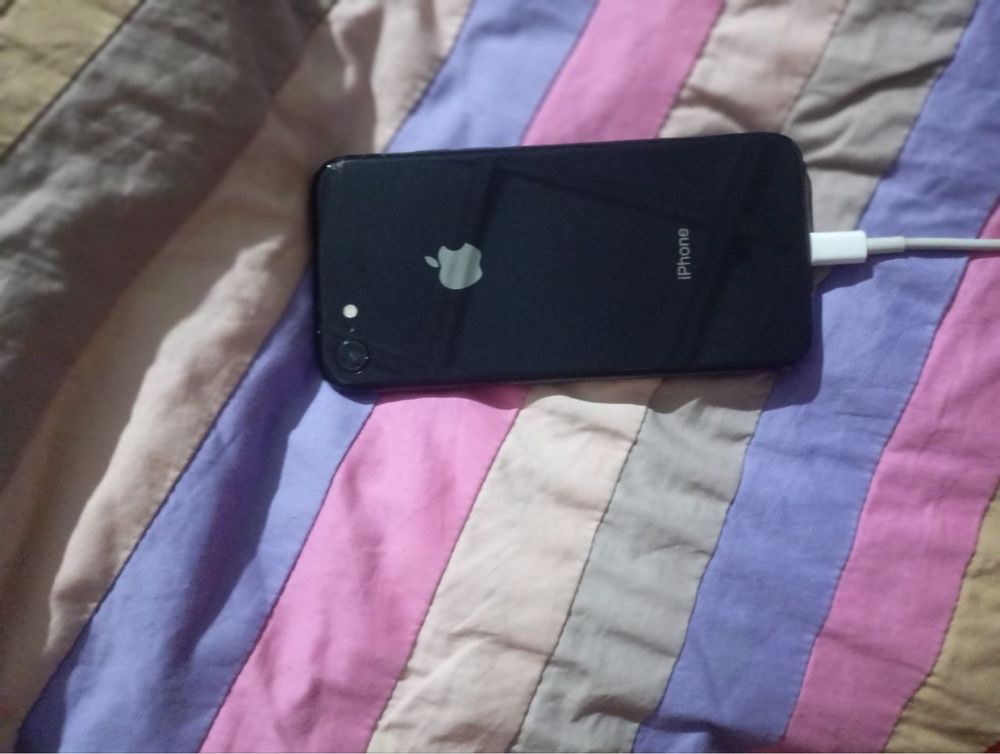 iphone se 2020 holati zor hamajoyi oziniki                           .