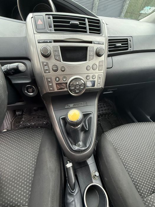 Toyota Verso 2.0 D-4D • 2009 • 7 места • Отлично състояние