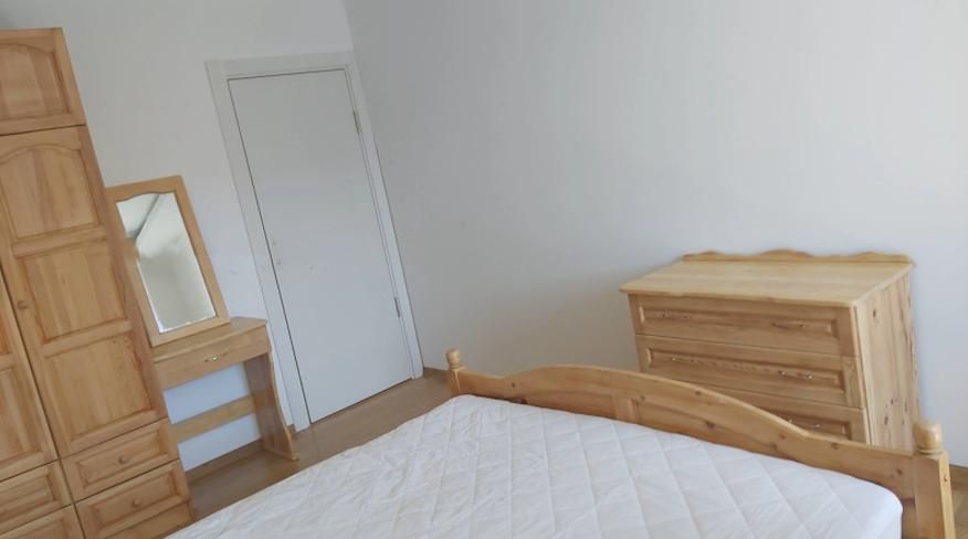 Двустаен апартамент в ж.к. Връбница .