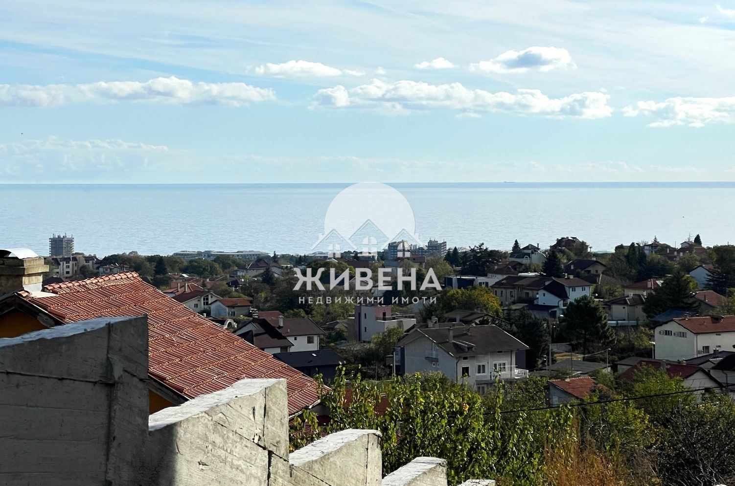 Продавам парцел в м-т Траката, площ 1324 кв.м, с партида за вода