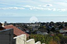 Продавам парцел в м-т Траката, площ 1324 кв.м, с партида за вода
