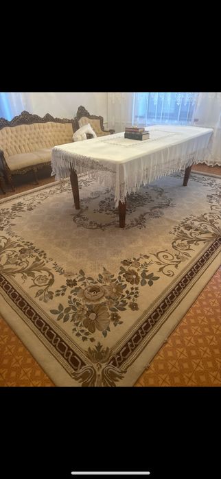 Продам шерстянной ковёр в хорошем состоянии.