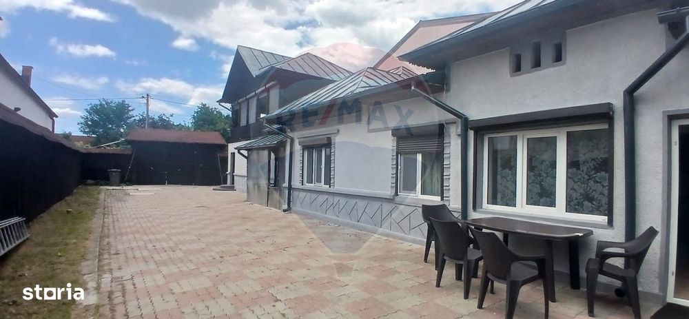 Casa 8 camere de vanzare 653 mp teren in Targoviste Valea Voievozilor