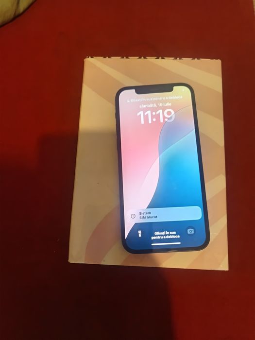 Vând iPhone 12 simplu