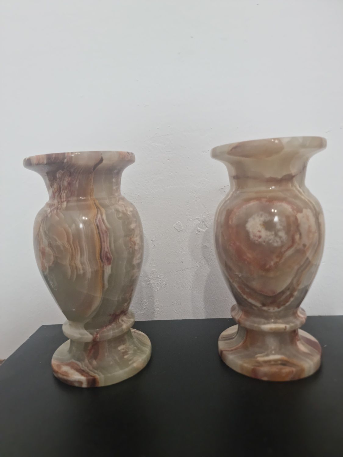 Pereche vază vintage sculptată in onix