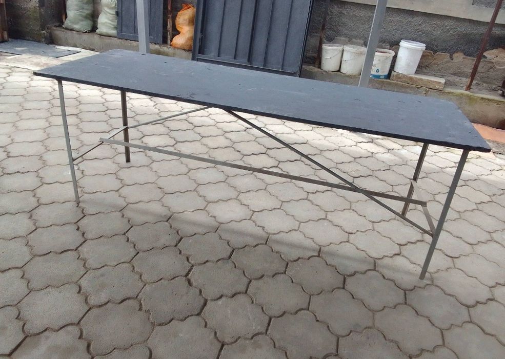 Продам стол в хорошем состоянии 2 метра за 30.000