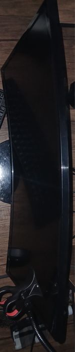 Samsung manitor ovalniy 24 tali