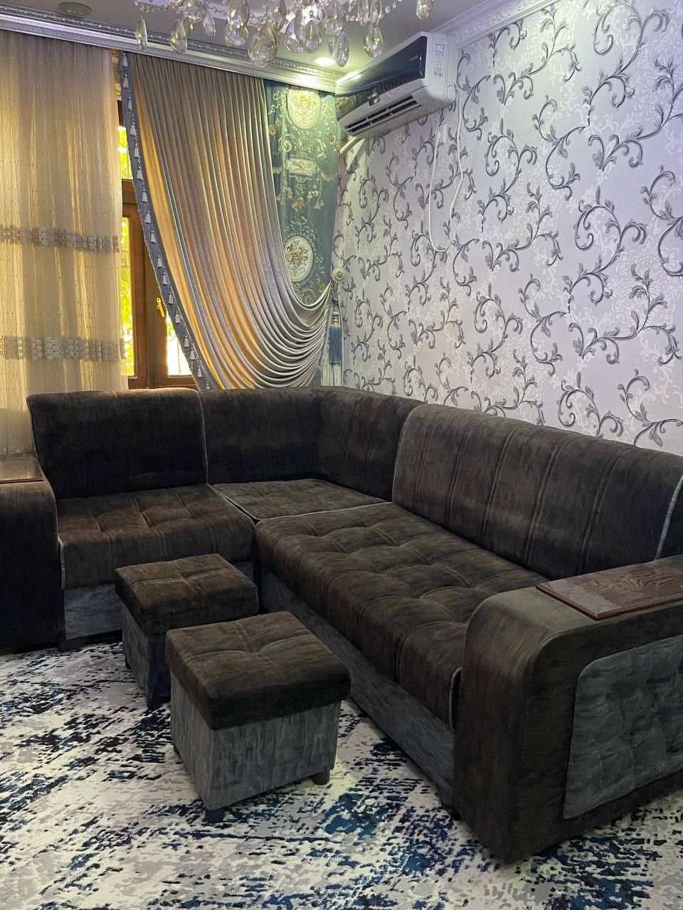 Divan qora 2*2.60