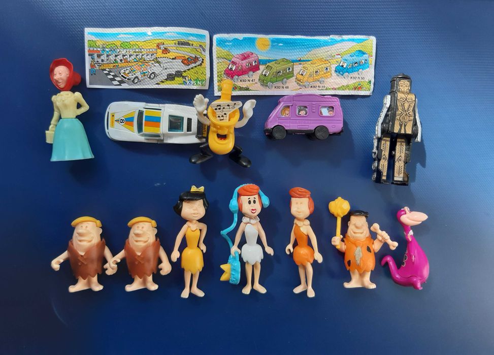Лот Стари Играчки от Шоколадови Яйца Kinder