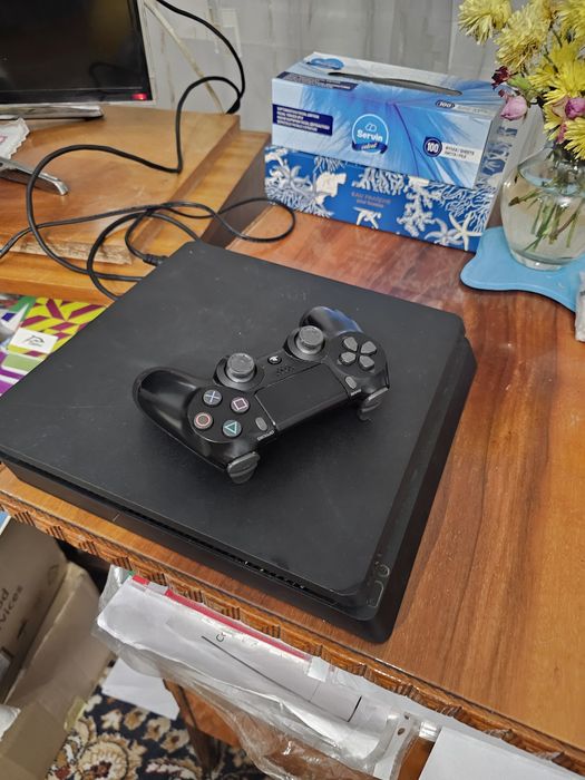 PS4 Slim 500GB + Controller– 600 lei