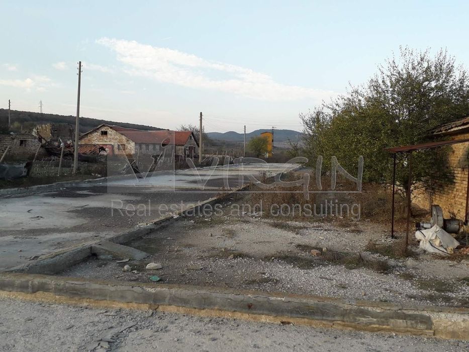 Парцел в с.Падина, област Варна, площ 10900 кв.м