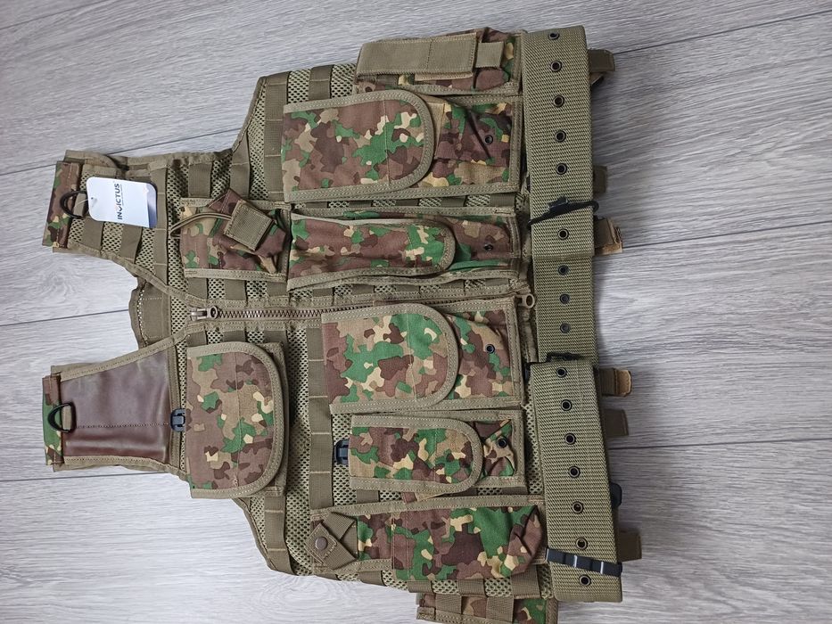 Vesta armată multifuncțională