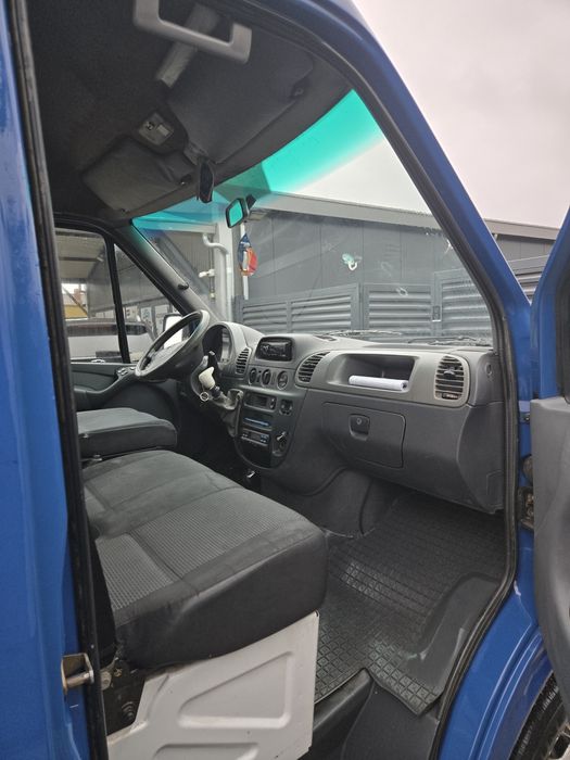 Vand microbuz sprinter 17 locuri