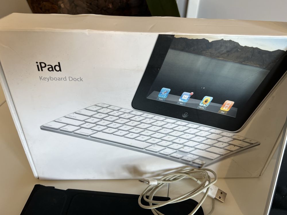 Apple iPad 32GB + Apple Keyboard Dock