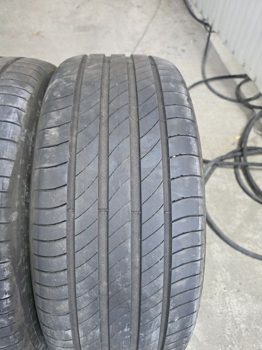 2 Броя 225/50/17 Michelin 5mm 21dot