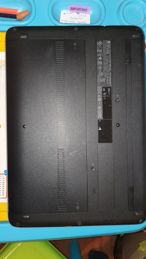Vând sau schimb Laptop Ultrabook HP i5 4GB ram, ssd.