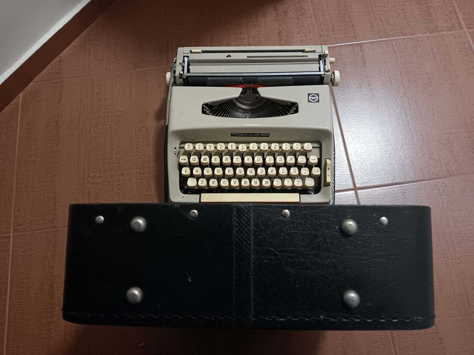 Работеща българска пишеща машини Марица 1970г в отлично състояние