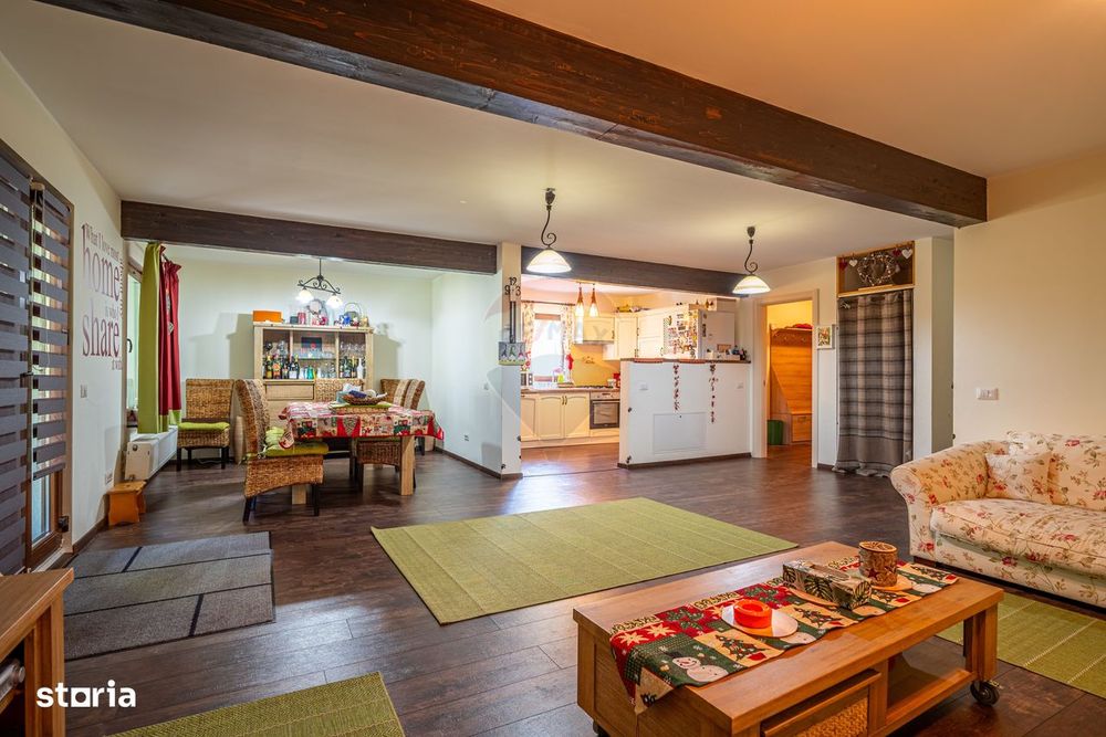 Casă P+M cu 6 camere în Bușteni - Zona Zamora