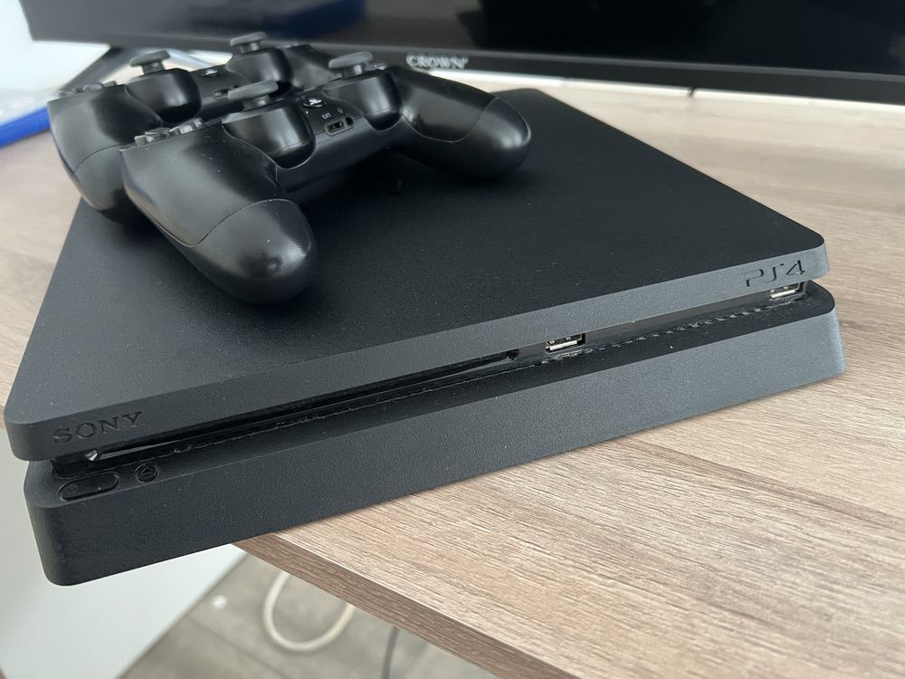 Ps4(slim) + 2 джойстика + 5 игри(FC 25)