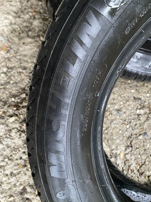 2buc x150 RON 235 60 R18 M+S iarnă Michelin 4.8mm Dunlop 5.8mm