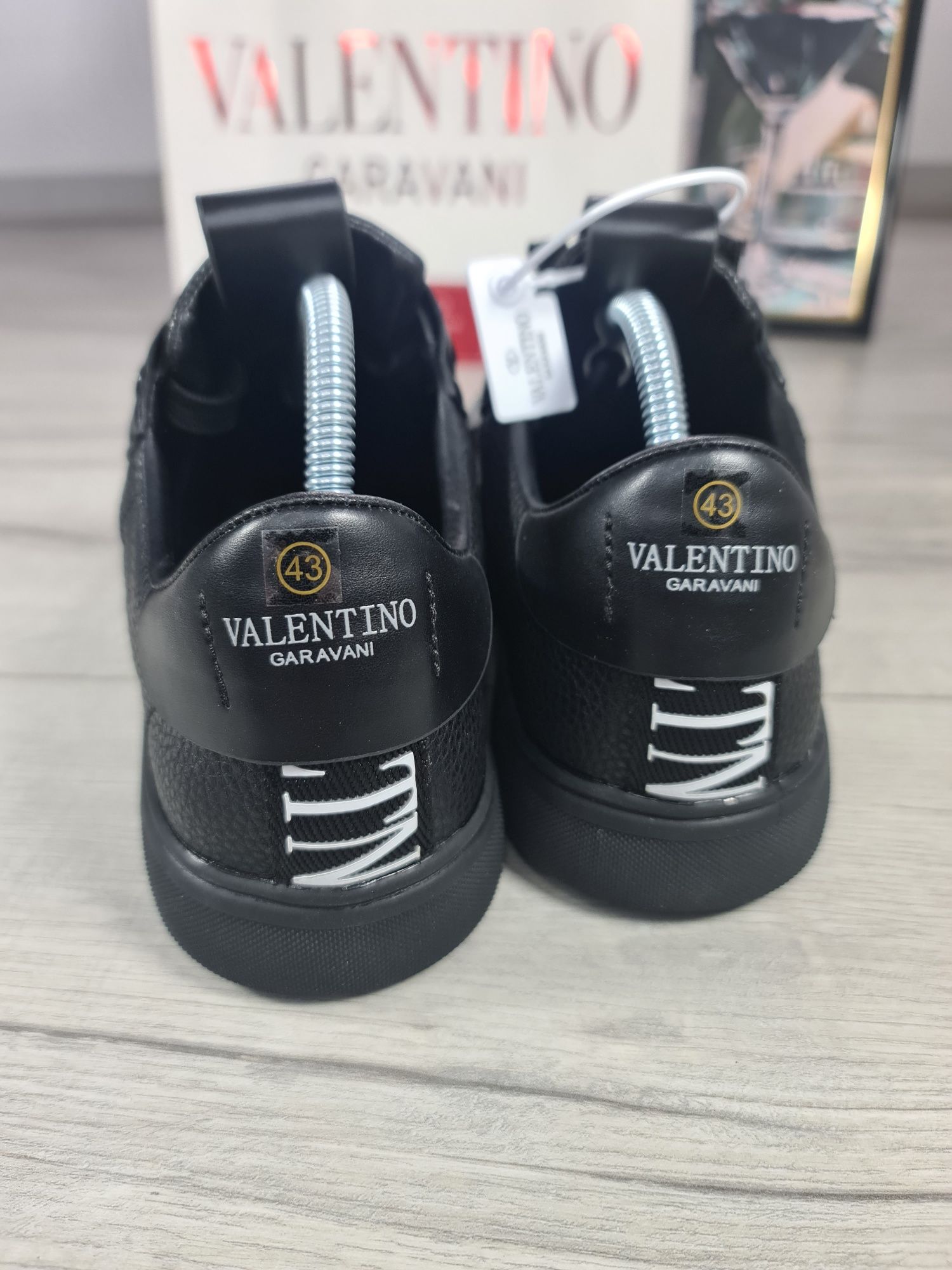 Sneakers-Valentino-VL7N-Negru-Transport-Gratuit-Breloc-LV+Parfum-Cadou