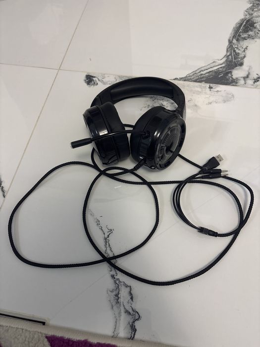 Casti gaming cu microfon