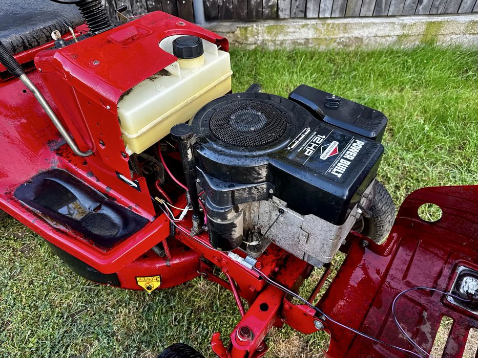 Tractoras gazon Murray 120/76 - motor defect