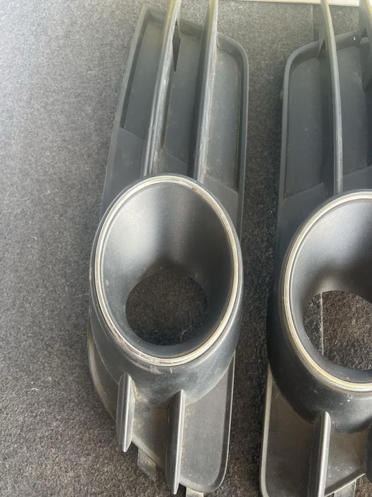 Решетка с дупка за халоген или дистроник за AUDI A6 c7 4g0807682 h