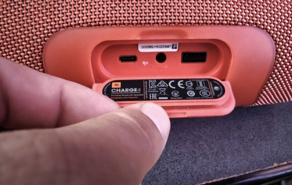 Vând Boxa Portabila JBL Charge 4 Și 5