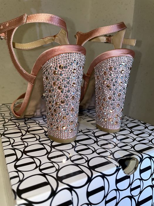 TATA ITALIA Високи токчета с блестящи кристали