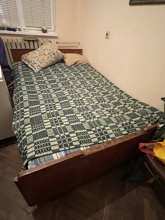 Обзавеждане от масивно дърво