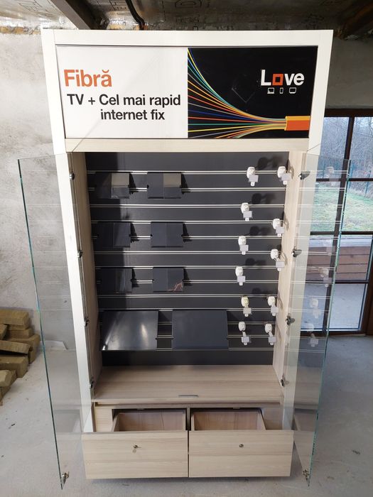 Mobilier magazin telefoane/amanet etc.