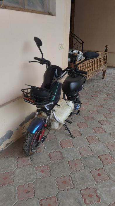 Prava kerak emas Skuter sotiladi mator 240W tezligi 25km/s  tabloda