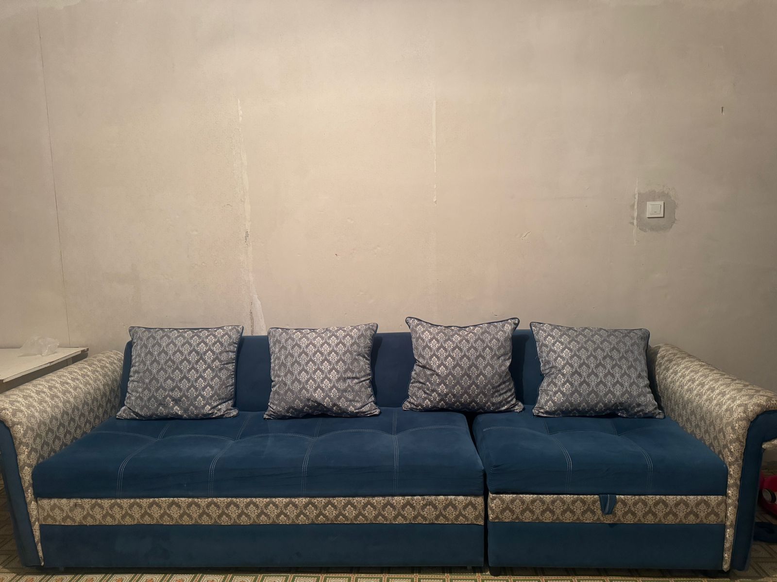 Срочно продам диван. 3 м. В Отличном состоение