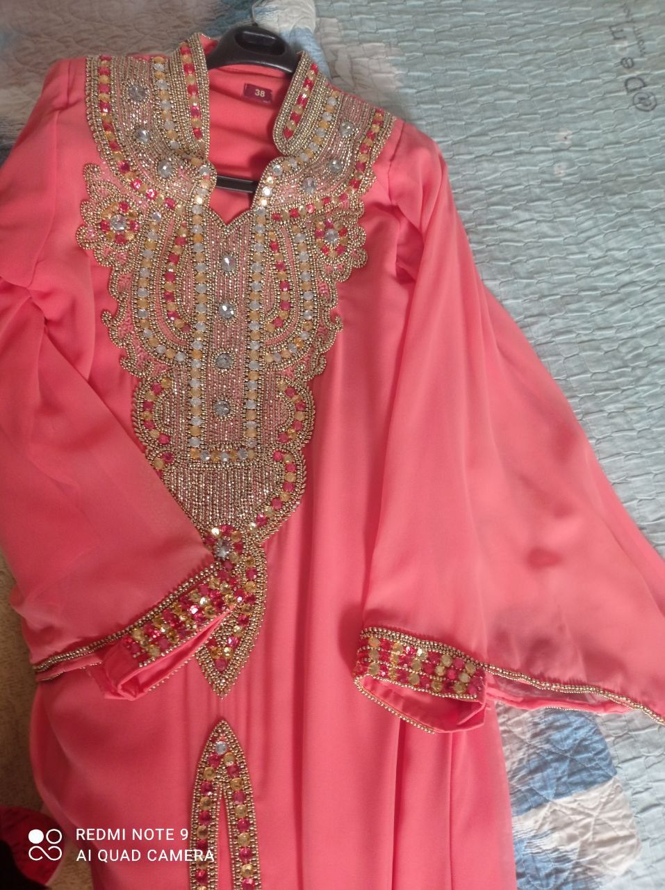Продаётся платье индийский почти новая 1раз адета хорошем состоянии