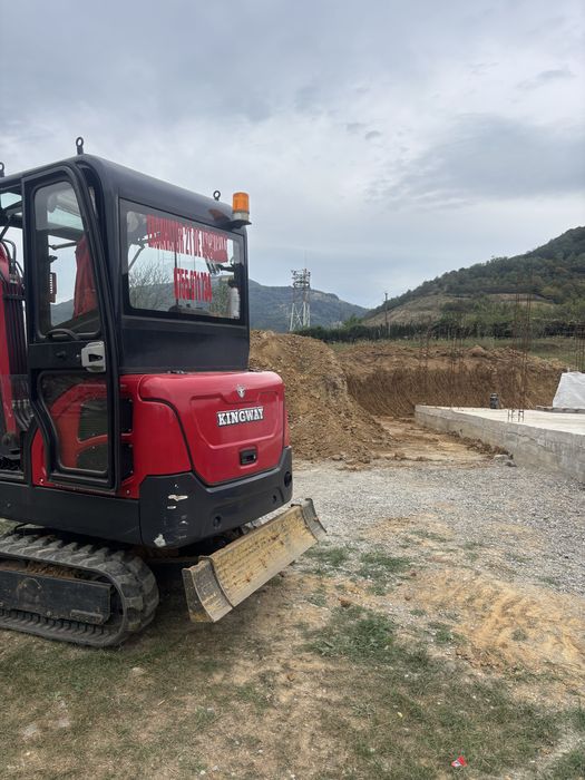 Miniexcavator de inchiriat