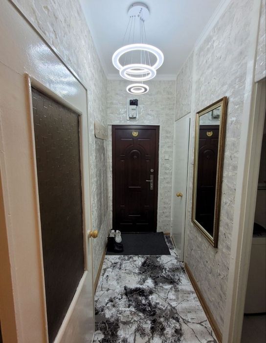 Mirobod Oybek metrosi yaqinida 1 xonali sherglikka kvartira bor