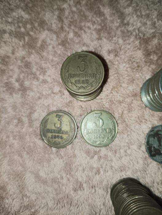 Бумажные деньги и монеты