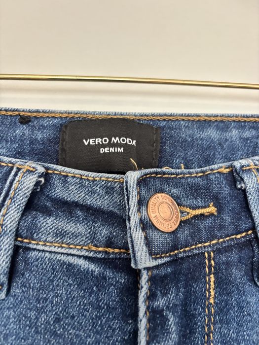 Blugi noi Vero Moda