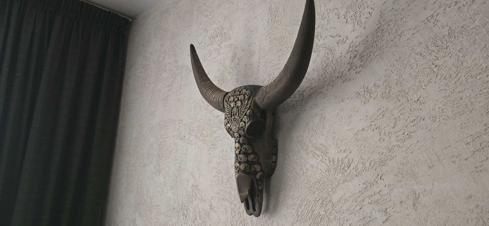 Масивна Авторска дърворезба, произведение!