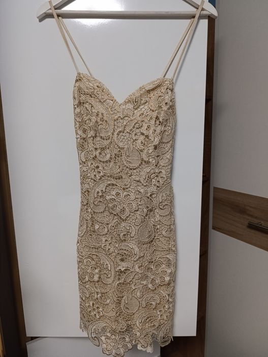 Уникална дантелена рокля размер М