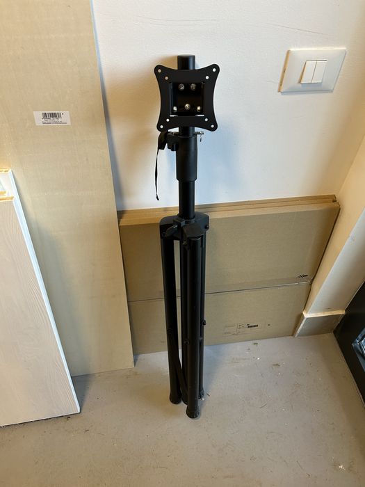 Suport pentru TV tripod