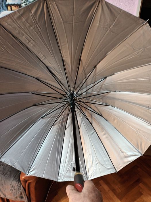 Umbrela 16 spițe  baston 95 cm 25lei