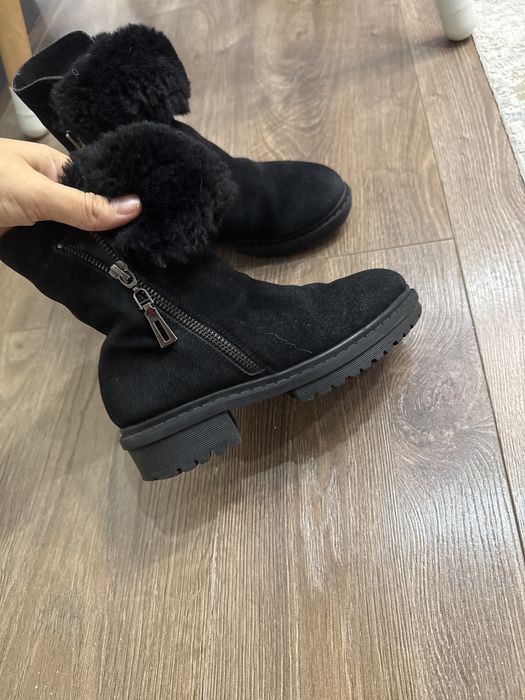 Продам зимниб обувь для девочки