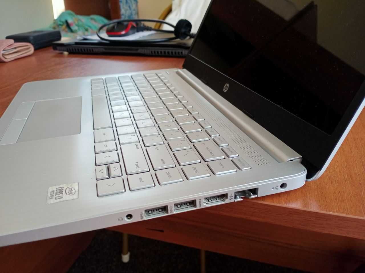 Ноутбук HP 14s-cf2500TU (Windows 11 Pro)